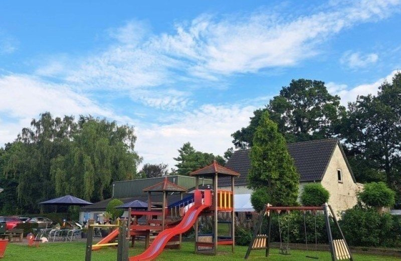 Camping met visvijver speeltuin